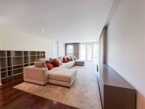 Apartamento T4 Arrendamento em Lordelo do Ouro e Massarelos,Porto