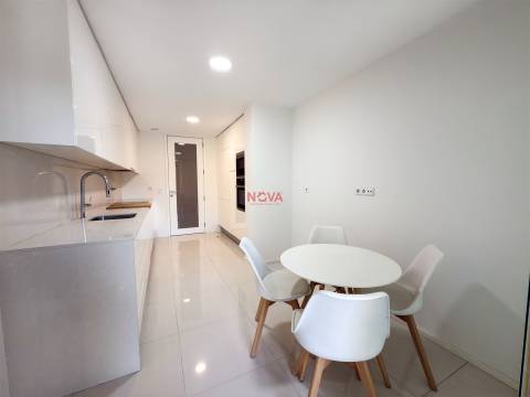 Apartamento T4 Arrendamento em Lordelo do Ouro e Massarelos,Porto