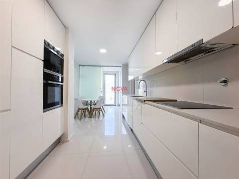 Apartamento T4 Arrendamento em Lordelo do Ouro e Massarelos,Porto