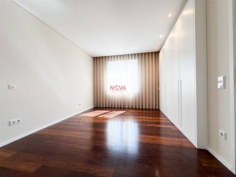 Apartamento T4 Arrendamento em Lordelo do Ouro e Massarelos,Porto