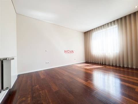 Apartamento T4 Arrendamento em Lordelo do Ouro e Massarelos,Porto