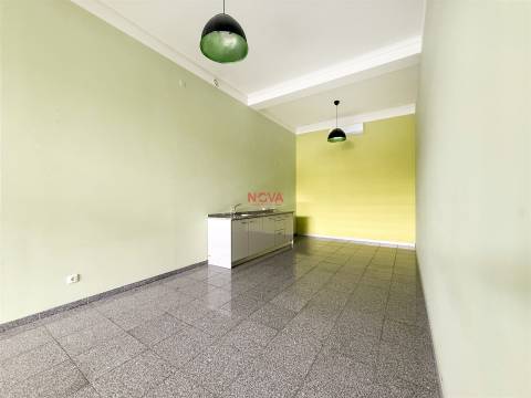 Loja  Venda em Cedofeita, Santo Ildefonso, Sé, Miragaia, São Nicolau e Vitória,Porto