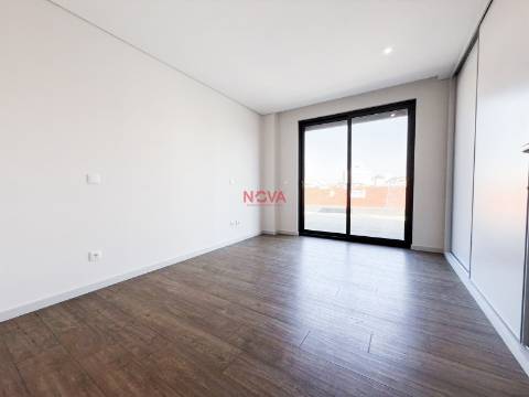 Apartamento T4 Venda em Ramalde,Porto