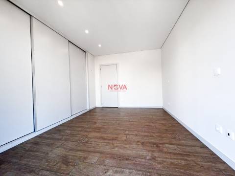 Apartamento T4 Venda em Ramalde,Porto