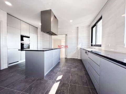 Apartamento T4 Venda em Ramalde,Porto