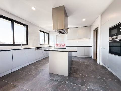 Apartamento T4 Venda em Ramalde,Porto