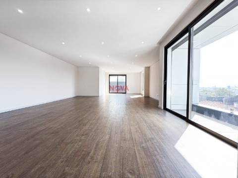 Apartamento T4 Venda em Ramalde,Porto