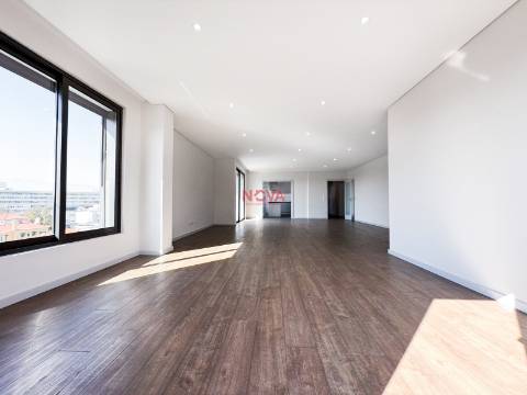 Apartamento T4 Venda em Ramalde,Porto