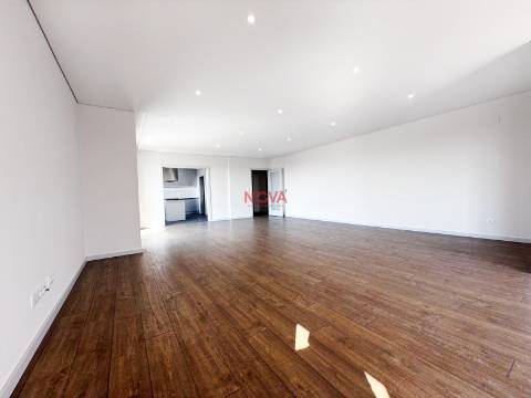 Apartamento T4 Venda em Ramalde,Porto