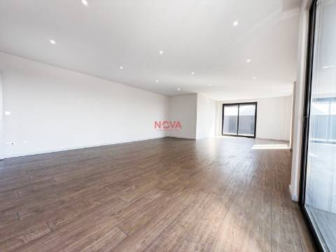 Apartamento T4 Venda em Ramalde,Porto