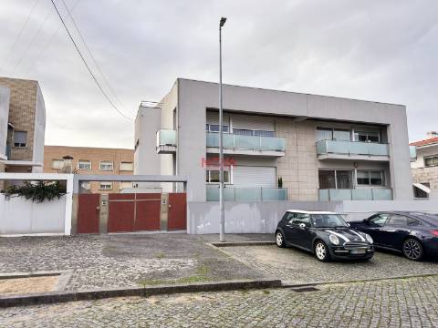 Andar Moradia T3 Venda em Castêlo da Maia,Maia