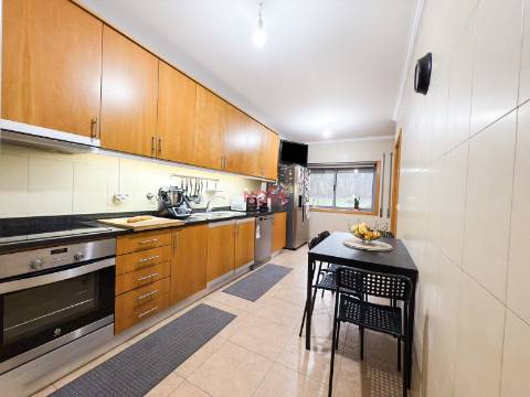 Apartamento T3 Venda em Nogueira e Silva Escura,Maia