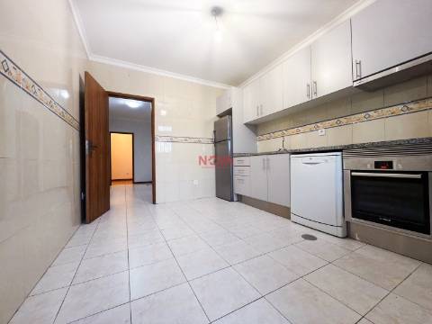 Apartamento T2 Arrendamento em Rio Tinto,Gondomar