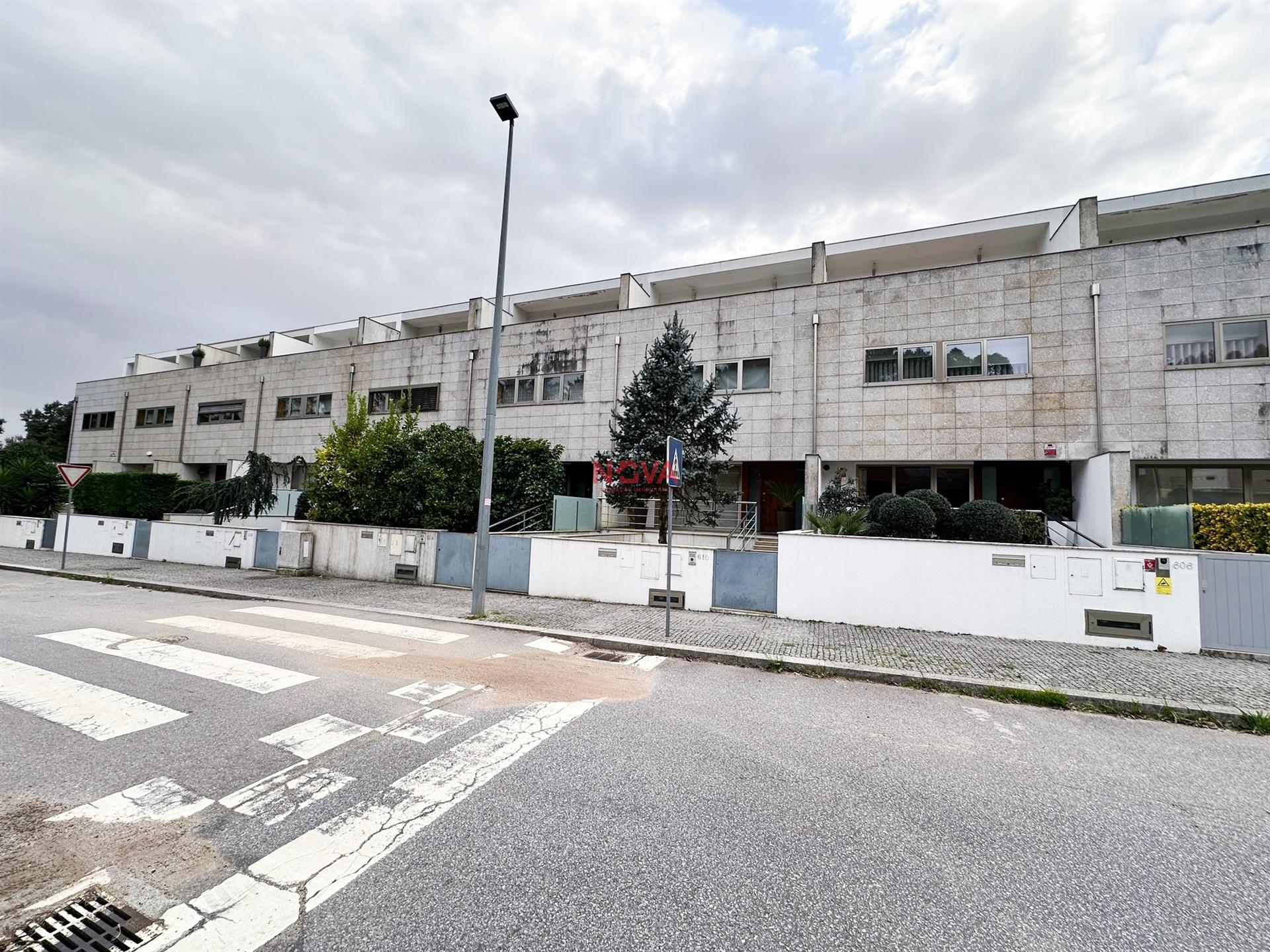 Moradia em Banda T3 Venda em Gandra,Paredes