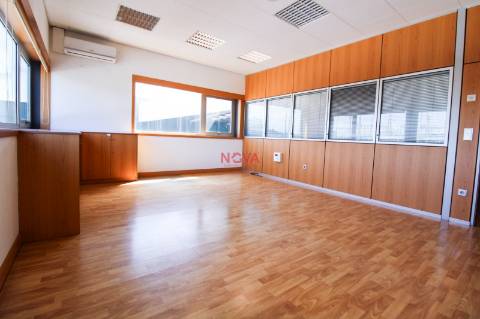 Escritório  Arrendamento em Sanguedo,Santa Maria da Feira