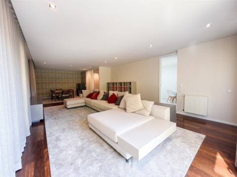 Apartamento T4 Arrendamento em Lordelo do Ouro e Massarelos,Porto