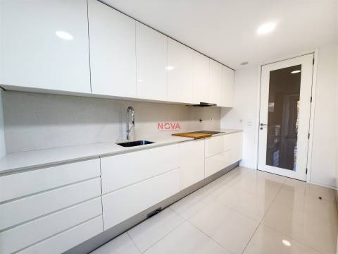 Apartamento T4 Arrendamento em Lordelo do Ouro e Massarelos,Porto