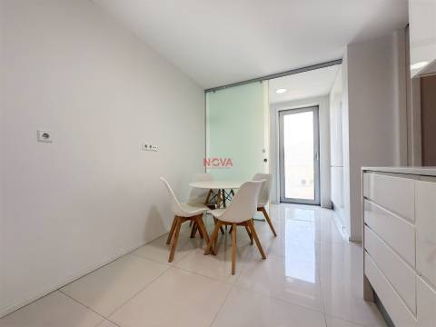 Apartamento T4 Arrendamento em Lordelo do Ouro e Massarelos,Porto