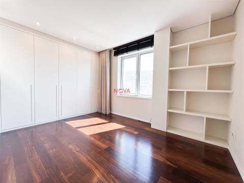 Apartamento T4 Arrendamento em Lordelo do Ouro e Massarelos,Porto