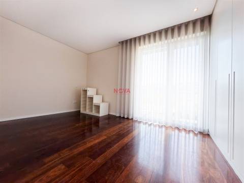 Apartamento T4 Arrendamento em Lordelo do Ouro e Massarelos,Porto
