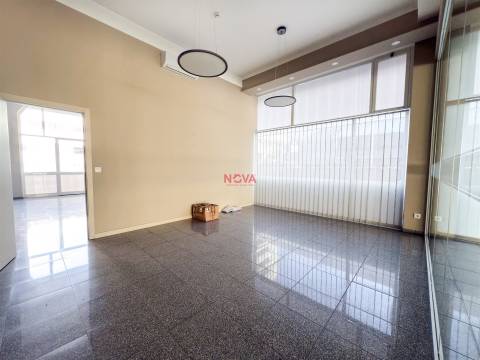 Loja  Venda em Cedofeita, Santo Ildefonso, Sé, Miragaia, São Nicolau e Vitória,Porto