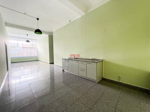 Loja  Venda em Cedofeita, Santo Ildefonso, Sé, Miragaia, São Nicolau e Vitória,Porto