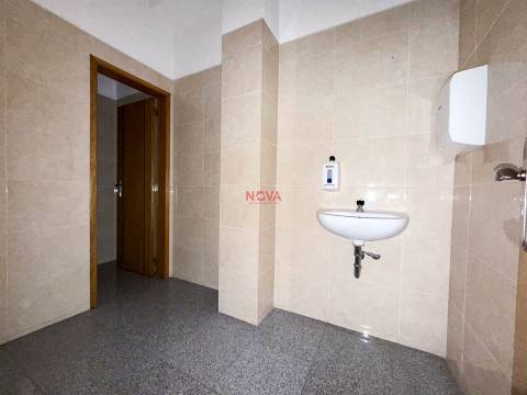 Loja  Venda em Cedofeita, Santo Ildefonso, Sé, Miragaia, São Nicolau e Vitória,Porto