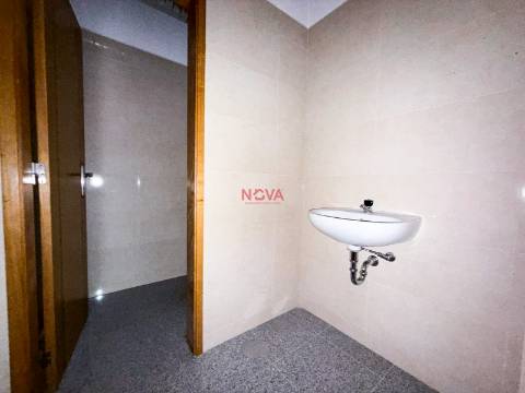 Loja  Venda em Cedofeita, Santo Ildefonso, Sé, Miragaia, São Nicolau e Vitória,Porto