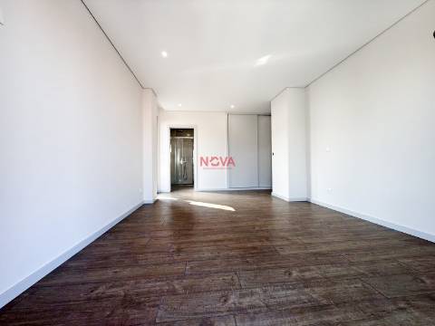 Apartamento T4 Venda em Ramalde,Porto