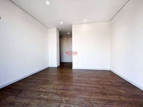 Apartamento T4 Venda em Ramalde,Porto