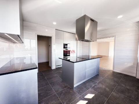 Apartamento T4 Venda em Ramalde,Porto