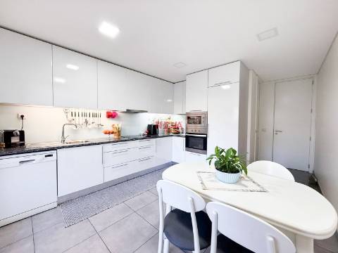 Moradia em Banda T3 Venda em Antas e Abade de Vermoim,Vila Nova de Famalicão