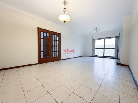 Apartamento T2 Arrendamento em Rio Tinto,Gondomar