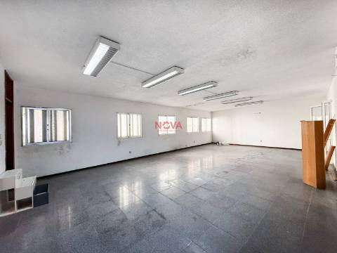 Armazém  Venda em Ermesinde,Valongo