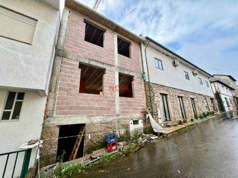 Moradia em Banda T2 Venda em Veade, Gagos e Molares,Celorico de Basto