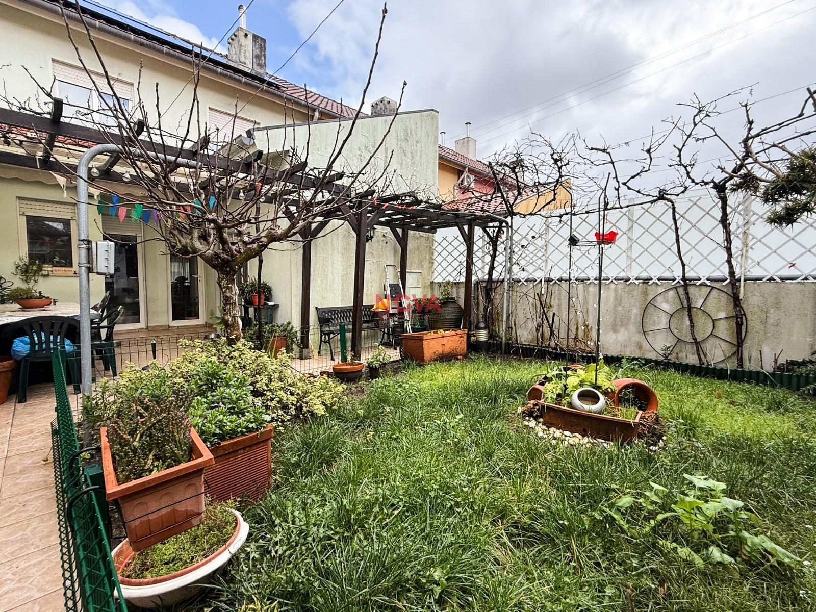 Moradia em Banda T4 Venda em Gondomar (São Cosme), Valbom e Jovim,Gondomar