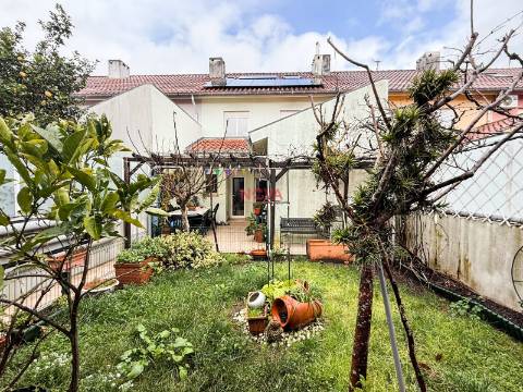 Moradia em Banda T4 Venda em Gondomar (São Cosme), Valbom e Jovim,Gondomar