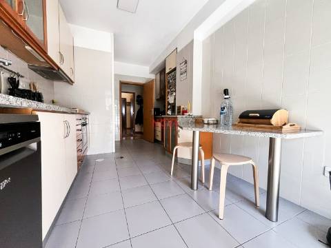 Apartamento T2 Venda em Nogueira e Silva Escura,Maia