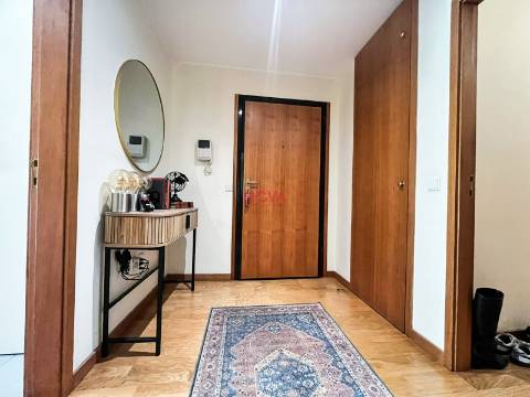 Apartamento T2 Venda em Nogueira e Silva Escura,Maia