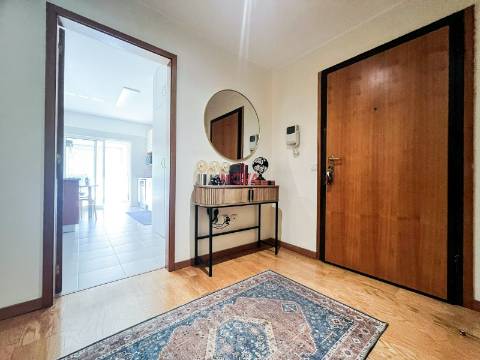 Apartamento T2 Venda em Nogueira e Silva Escura,Maia