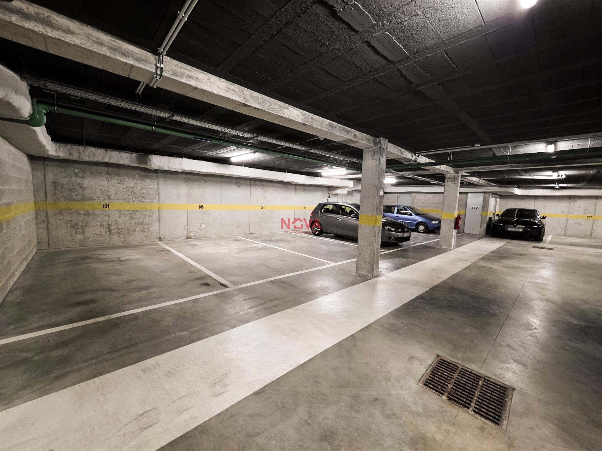 Garagem  Arrendamento em Pedrouços,Maia