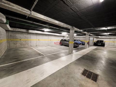 Garagem  Arrendamento em Pedrouços,Maia