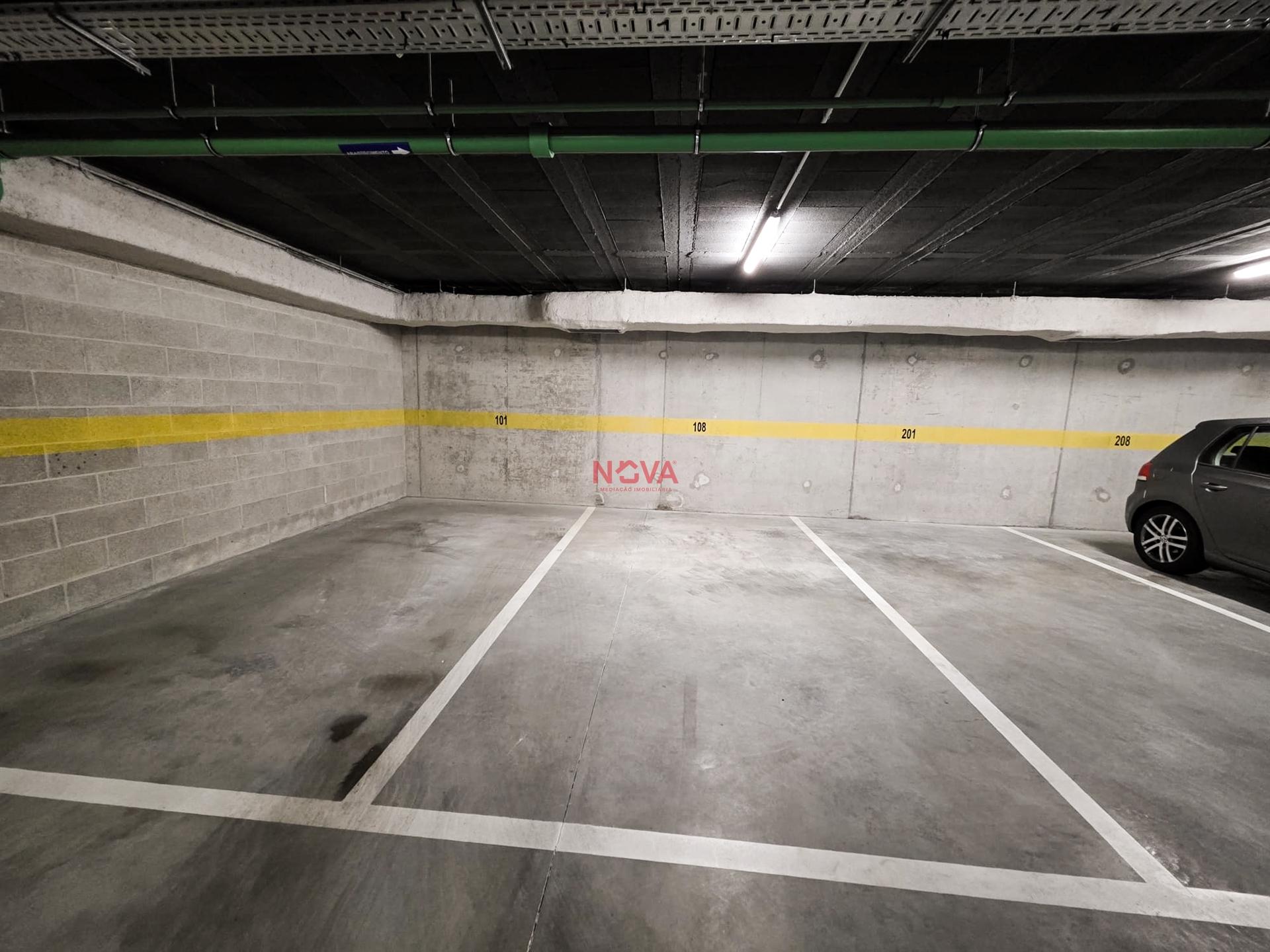 Garagem  Arrendamento em Pedrouços,Maia