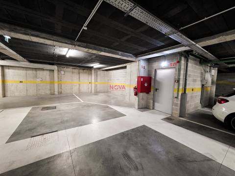 Garagem  Arrendamento em Pedrouços,Maia