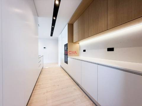 Apartamento T4 Venda em Gondomar (São Cosme), Valbom e Jovim,Gondomar