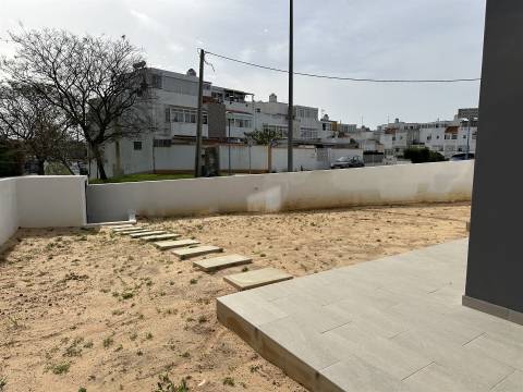 Moradia Unifamiliar de Luxo com Piscina e Jardim