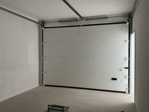 Moradia Unifamiliar de Luxo com Piscina e Jardim