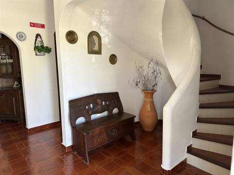 Encantadora Moradia T3 com Piscina em Localização Privilegiada em Carvoeiro