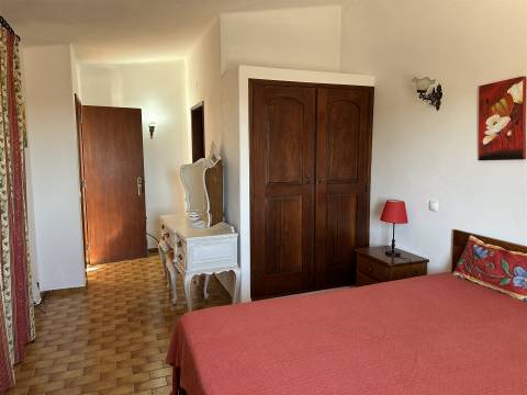 Encantadora Moradia T3 com Piscina em Localização Privilegiada em Carvoeiro