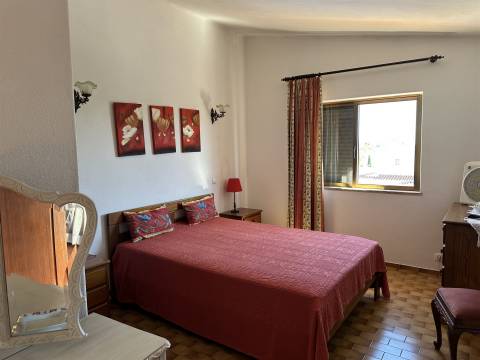 Encantadora Moradia T3 com Piscina em Localização Privilegiada em Carvoeiro